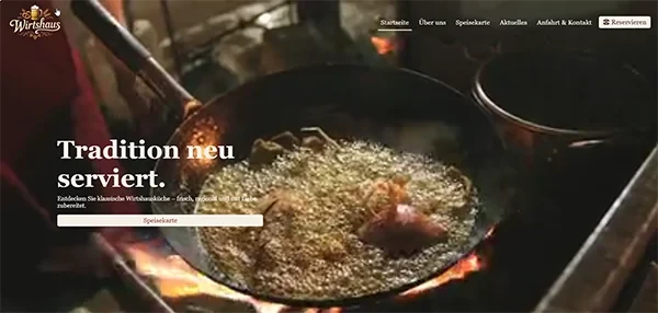 eine Pfanne mit darin kochendem Essen