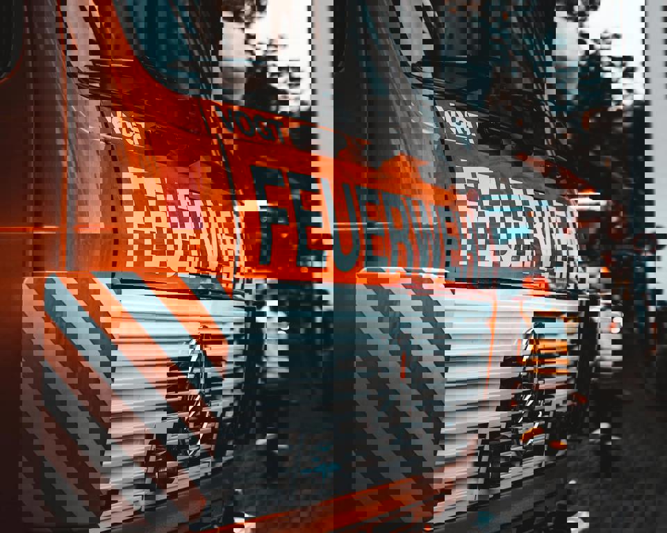 eine Nahaufnahme eines Feuerwehrautos