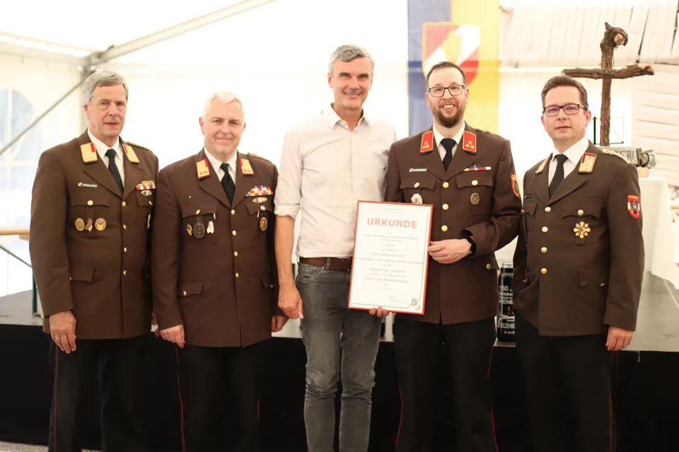 eine Gruppe von Männern in Uniform