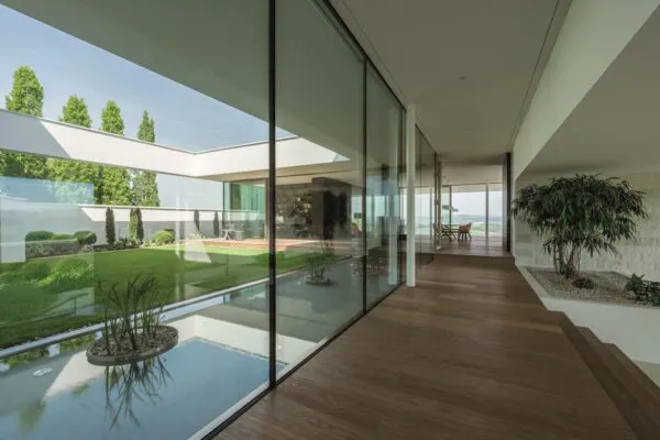 eine Glaswand im Haus