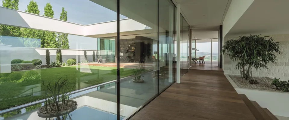 eine Glaswand im Haus