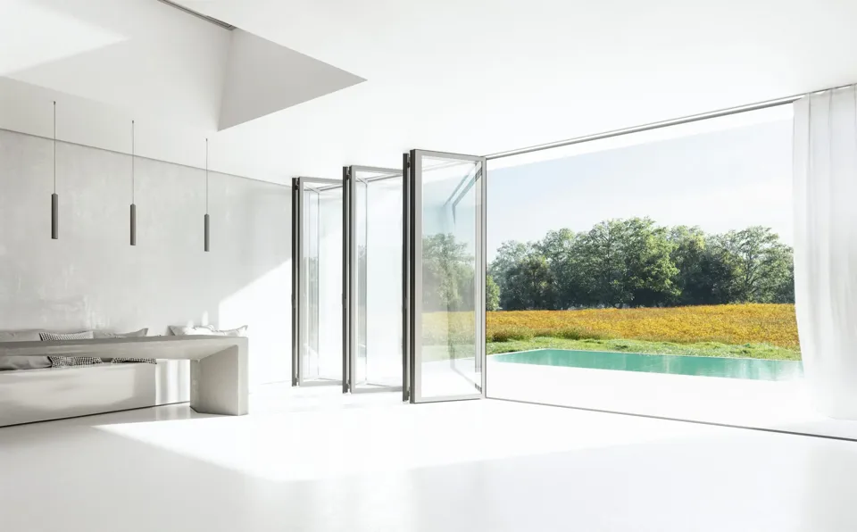 ein Zimmer mit einem Pool und einem Waschbecken