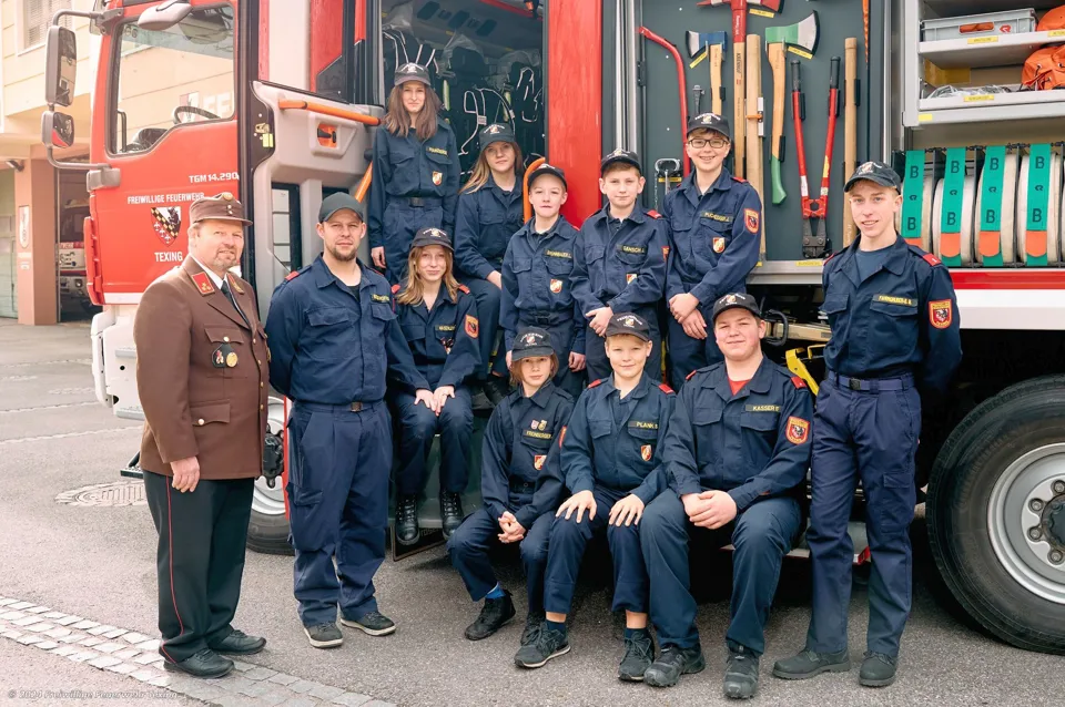 eine Gruppe von Menschen in Uniform