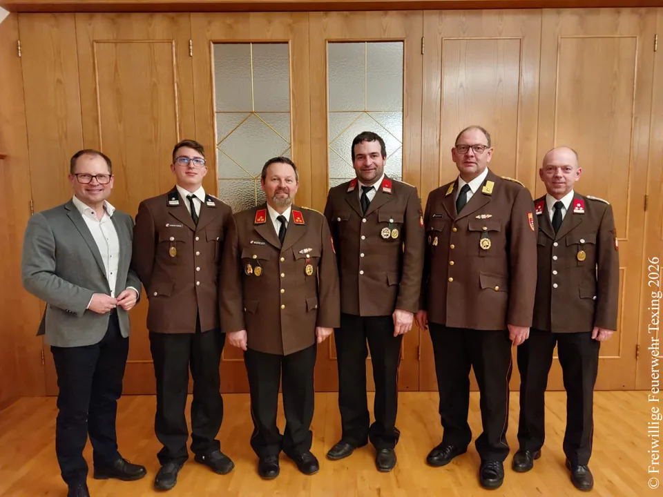 eine Gruppe von Männern in Uniform